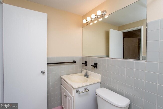 Building Photo - 2101 Chestnut St