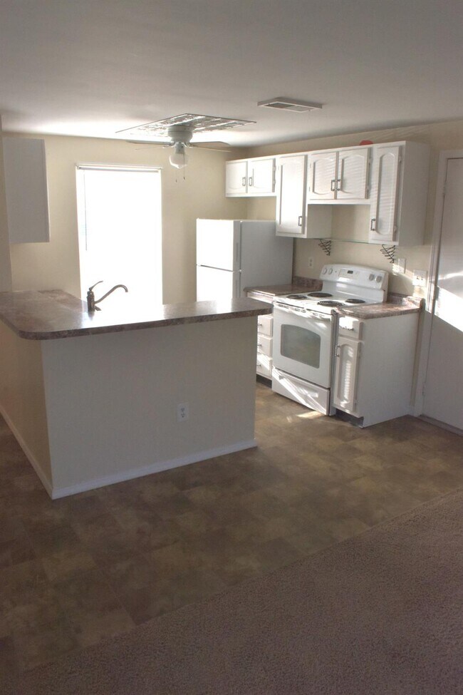 Building Photo - 2753 N Harbor Dr