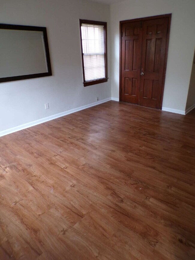Building Photo - Charming 1 bed, 1 bath apartment in old louisville.