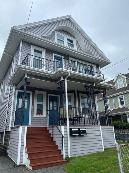 Building Photo - 169 Harvard St