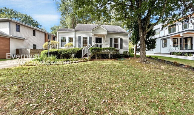 Primary Photo - 2-Bedroom Home with Fenced Yard / Pet-Frie...