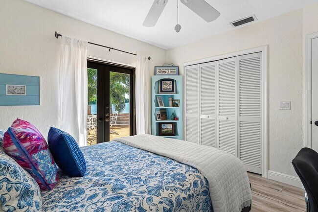 Building Photo - 25 NW 24th Ct