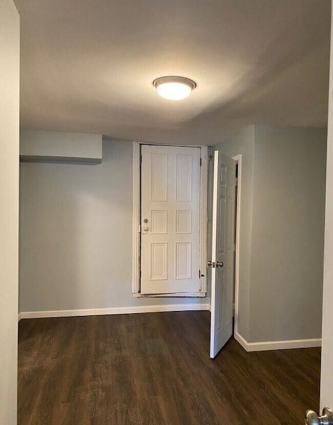 Building Photo - 345 S Front St