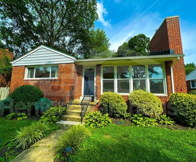 Primary Photo - 10307 Insley St