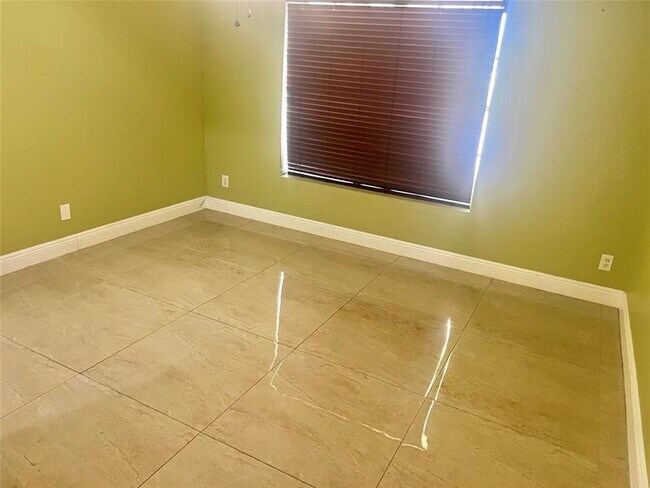 Building Photo - 2036 NW 183rd Cir