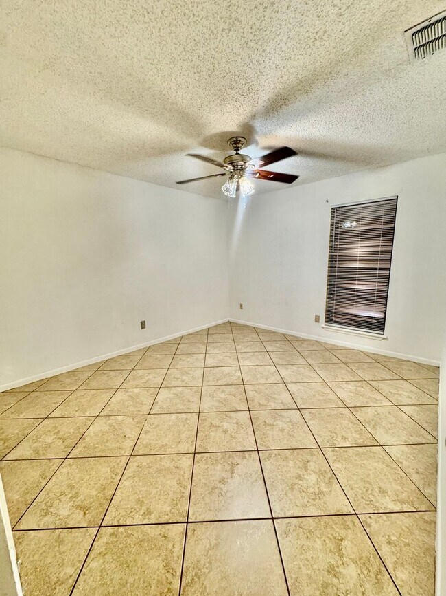 Building Photo - 5909 Golden Canyon Dr