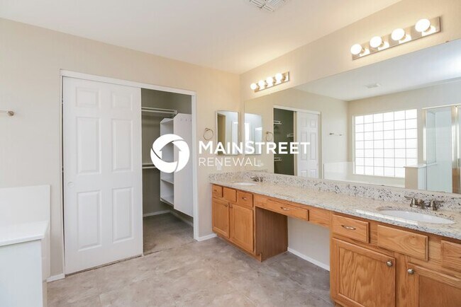Building Photo - 4 Bedroom Pet-Friendly Home in Mesa, AZ with Main Street Renewal