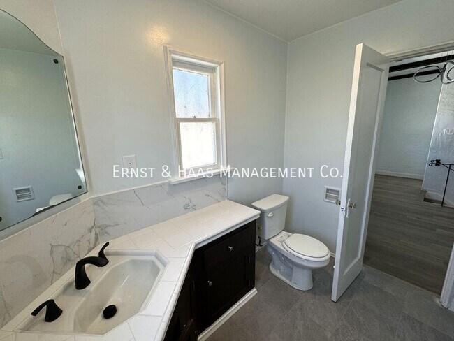 Building Photo - 1405 1/2 Olive Ave.-