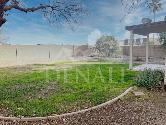 Building Photo - 2207 S Peppertree Ct