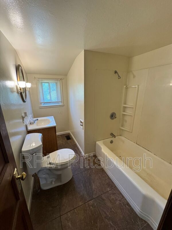 Building Photo - 633 Weston Wy