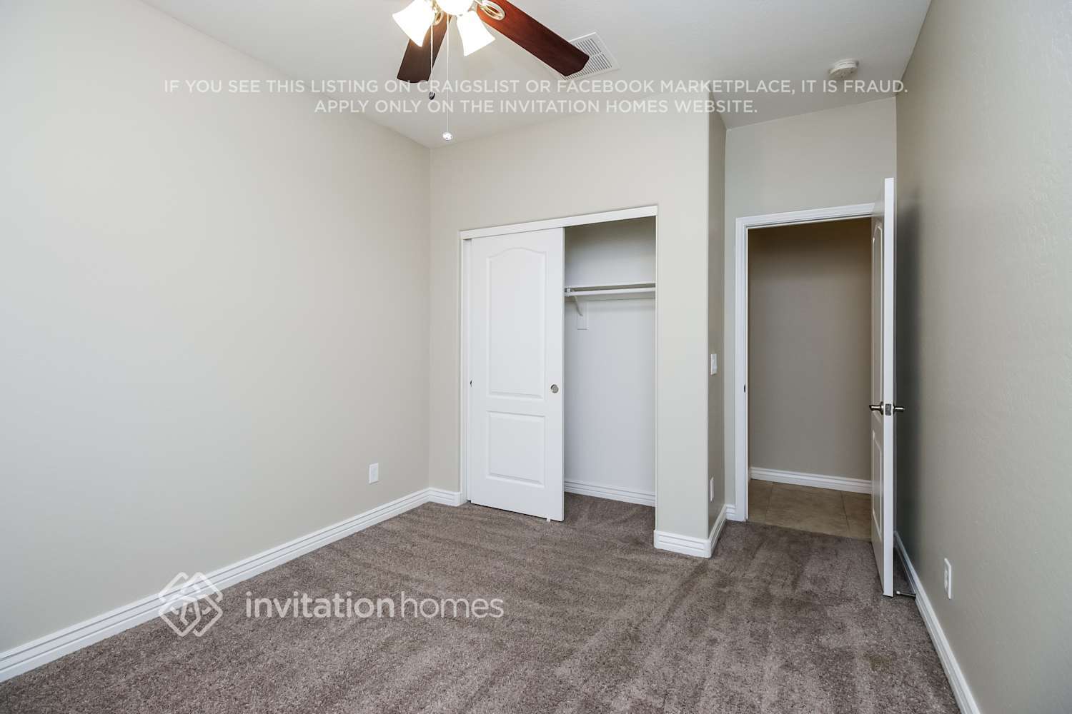 Building Photo - 1015 W Desert Valley Dr