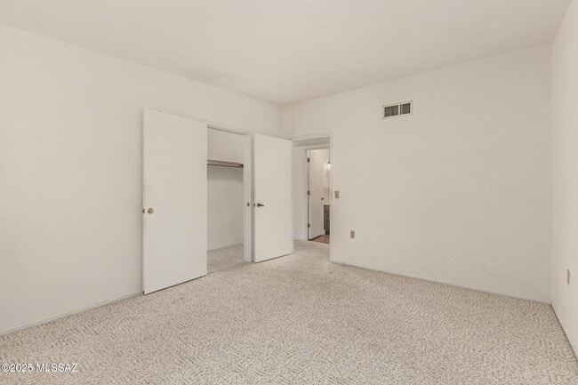 Building Photo - 16381 S Observatory Pl