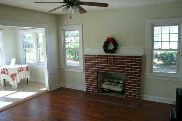 Building Photo - 415 Greenbriar Dr