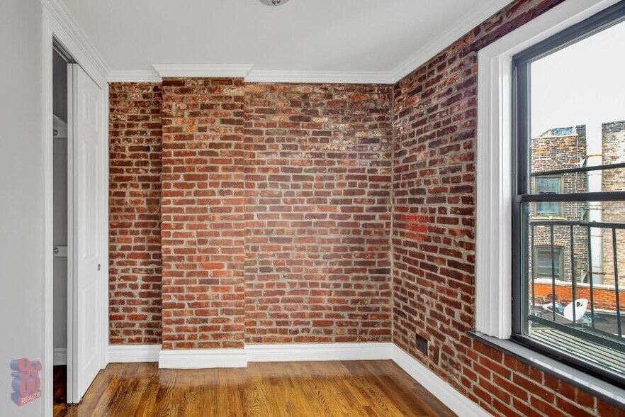 Building Photo - 410 E 13th St