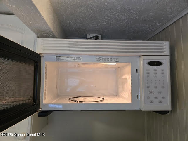 Building Photo - 1077 Shares Dr