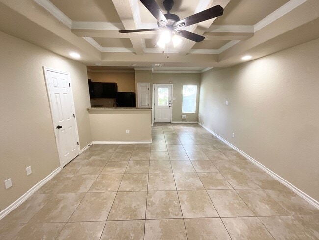 Building Photo - Luxury townhome by Retama Park!