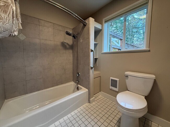 Building Photo - One bedroom/One Bath Apartment with outdoor space on quiet flag lot!  Available Now