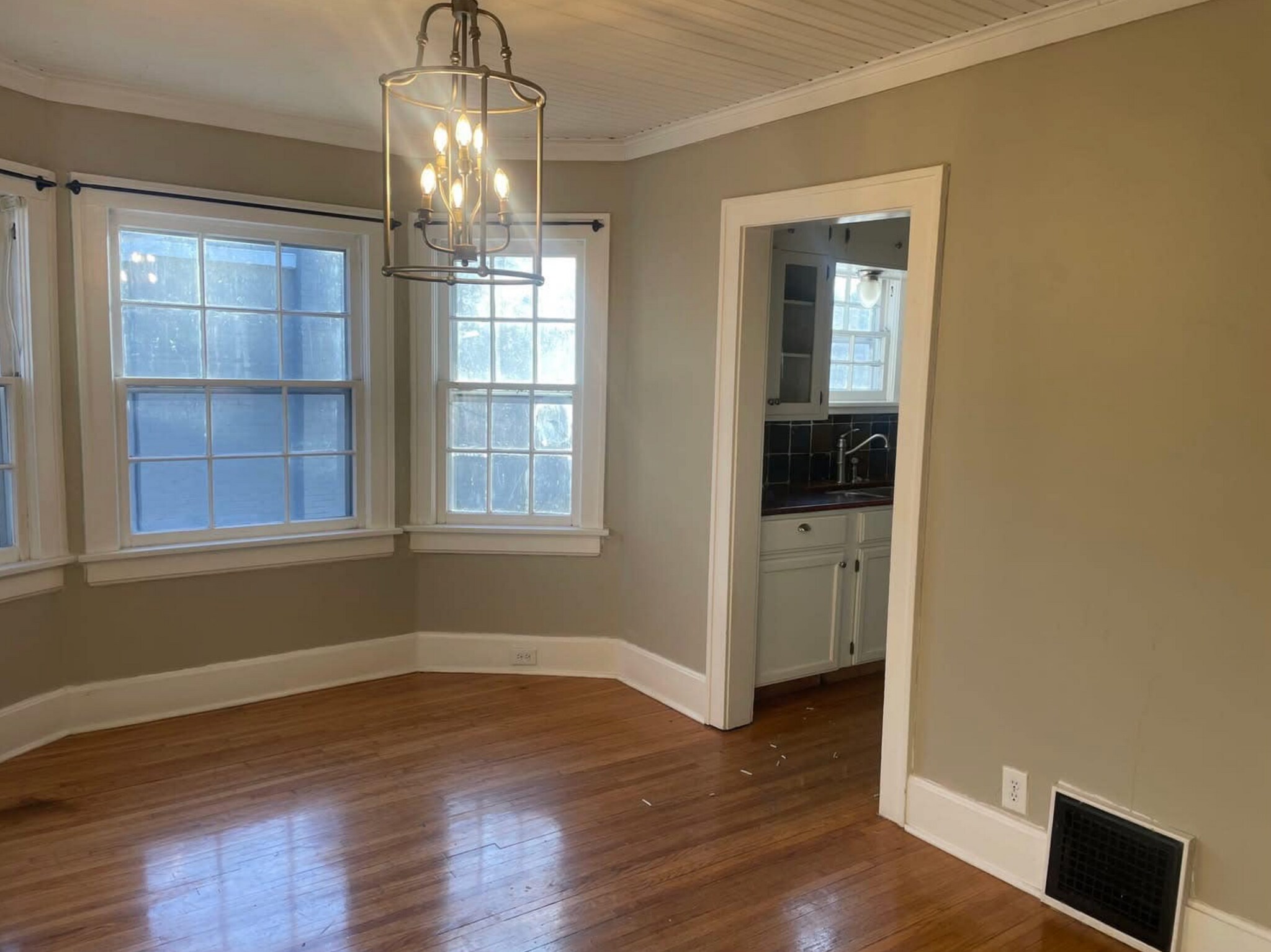 Building Photo - 619 E Stanford St