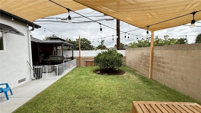 Building Photo - 6472 Brown Cir