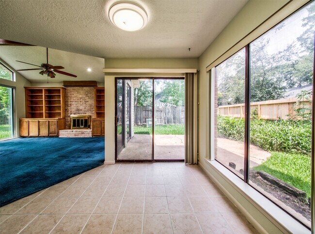 Building Photo - 8022 La Brea Dr