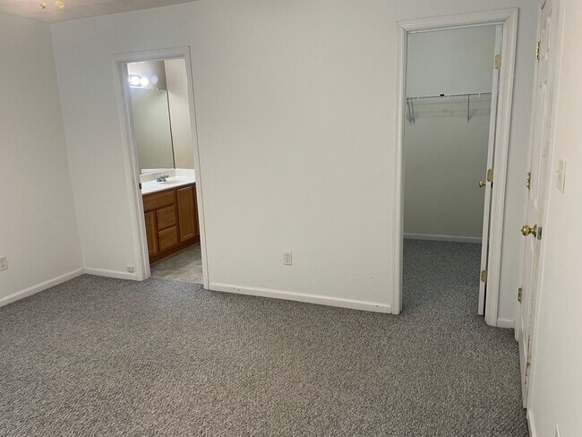 Building Photo - 4781 Cullen Rd