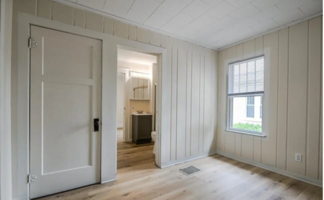 Building Photo - Bright & Inviting 2 Bedroom 1 Bathroom Bun...
