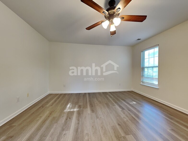 Building Photo - 6240 Red Clover Ln