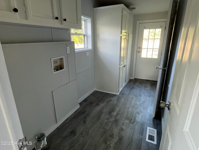 Building Photo - 202 Susans Dr