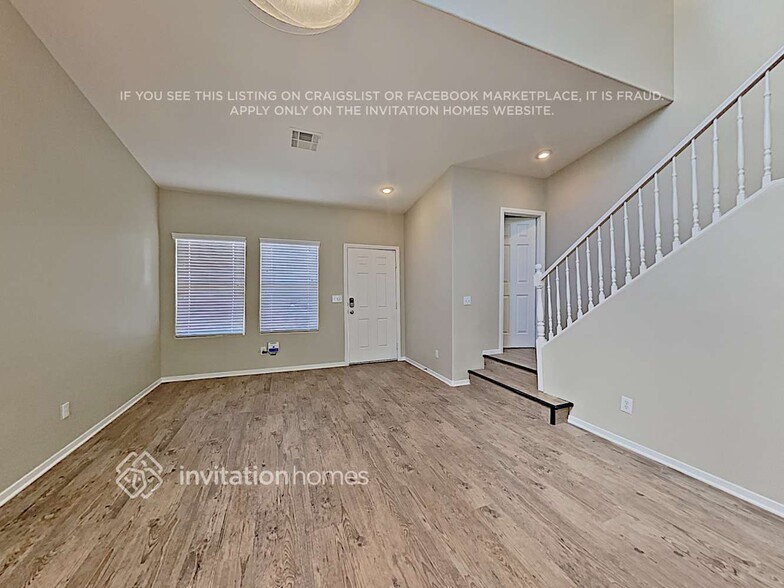 Building Photo - 509 E La Madre Wy
