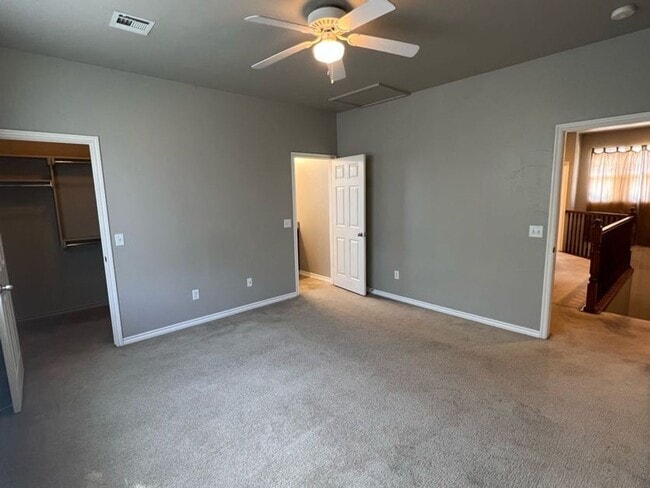 Building Photo - (3) Bed/(2.5) Bath Townhouse in Core Norma...