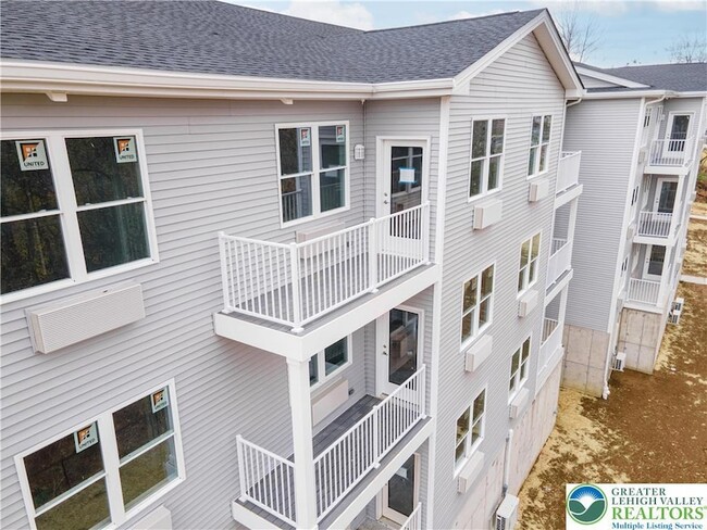 Building Photo - 948 N Front St