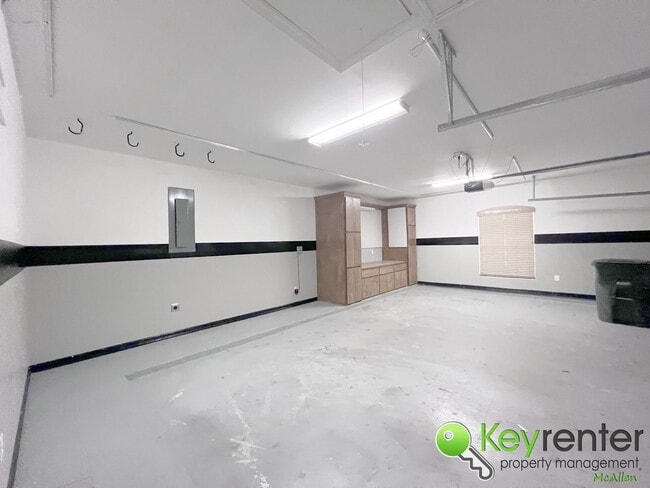 Building Photo - 3Bed/2Bath Gorgeous and move in ready.  (S...