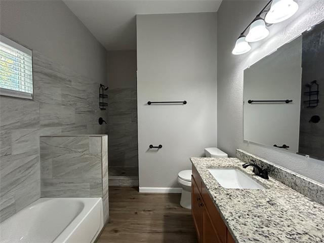 Building Photo - 922 E Dashwood St