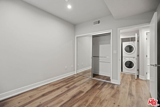 Building Photo - 838 N Hudson Ave