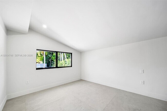 Building Photo - 899 NE 71st St