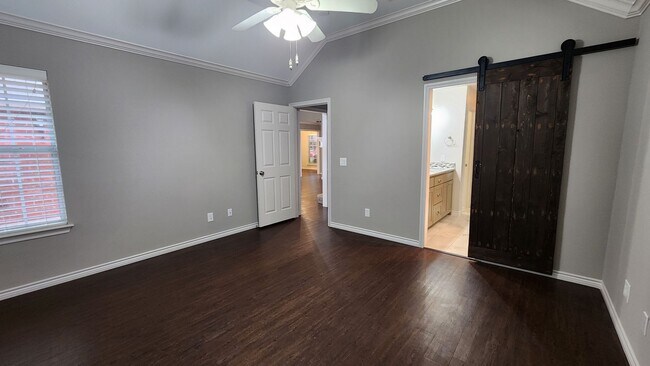 Building Photo - 3817 Yellowstone Pl