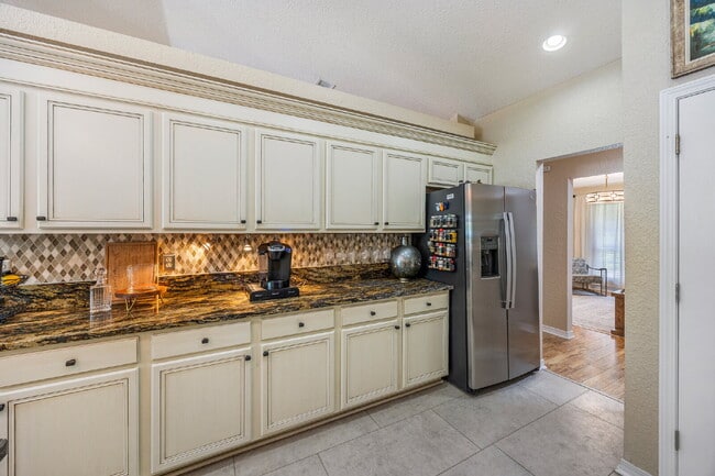 Building Photo - "Coastal Elegance Awaits: Spacious 4-Bed Oasis with Granite Touches on Shipwreck Road"