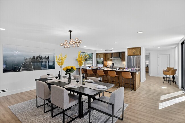 Building Photo - 820 Broken Arrow