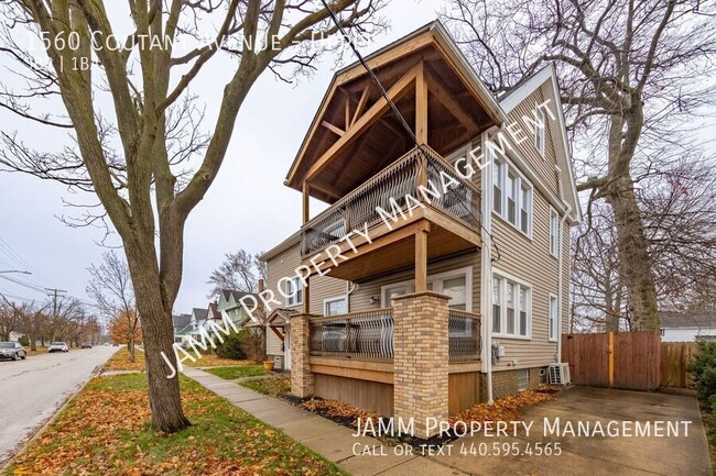 Building Photo - 3-bedroom Beautiful Upper Duplex Unit in L...