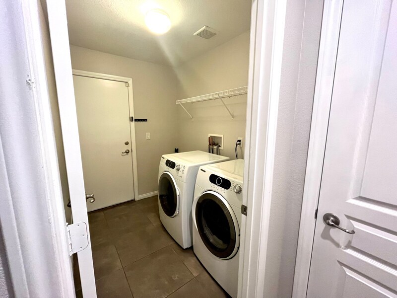 Building Photo - 9937 Baron Coast St