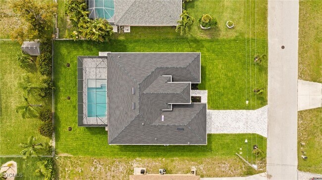Building Photo - 2829 SW 25th Pl
