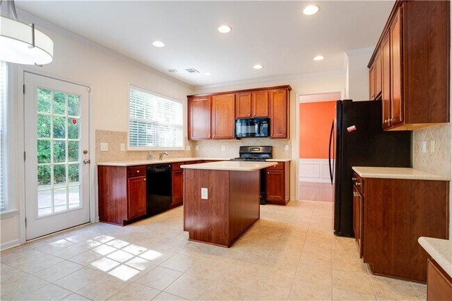 Building Photo - 2565 Vistoria Dr