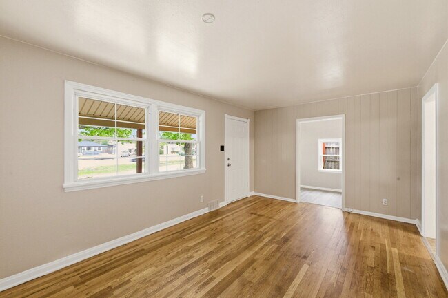 Building Photo - Four Bedroom Home In Aurora - ready ASAP. Brand New Paint Top to Bottom, with updated flooring!