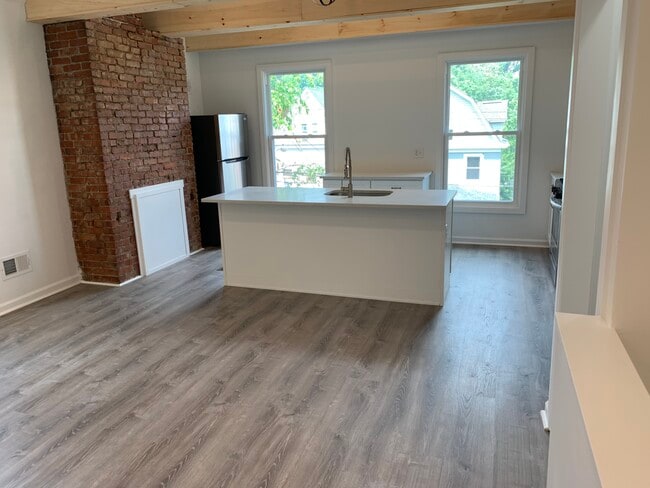 Building Photo - 534 Marie Avenue