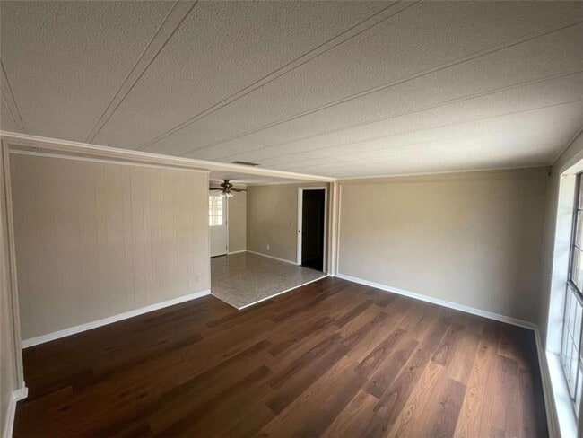 Building Photo - 693 Bluebird Dr SE