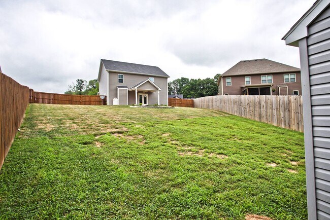 Building Photo - 208 Liam Ct