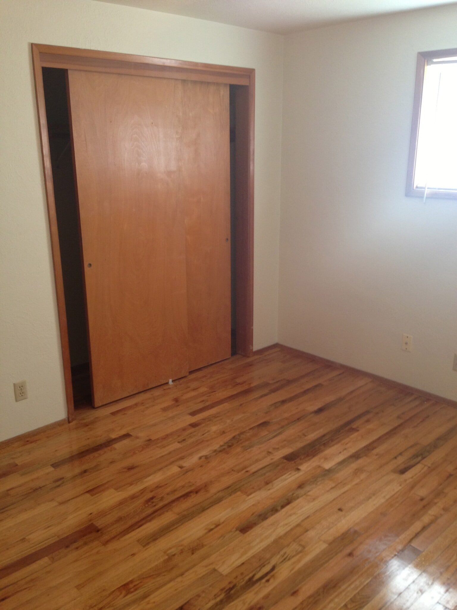 Building Photo - 820 NE Woodcrest Ave