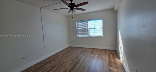 Building Photo - 400 Kings Point Dr