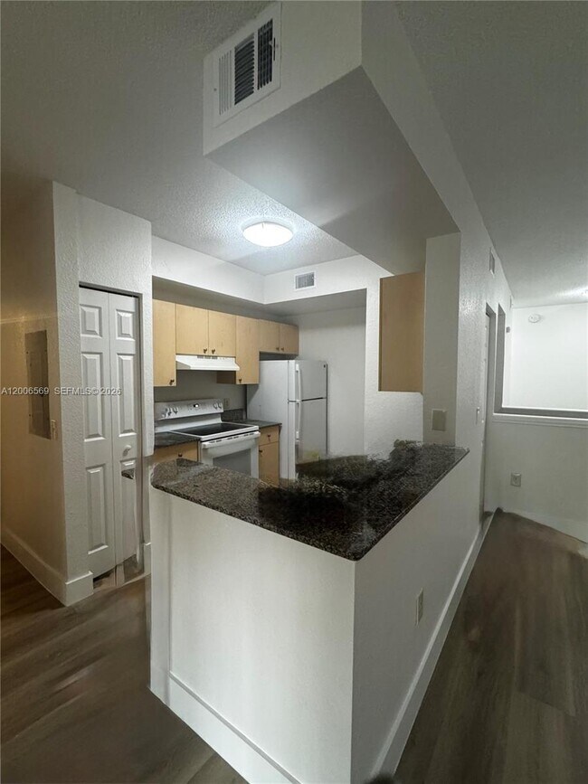 Building Photo - 2439 Centergate Dr