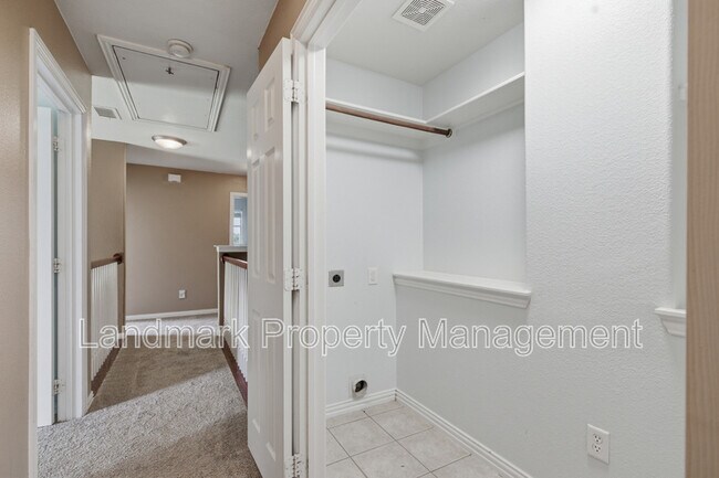 Building Photo - 2115 Lexington Dr